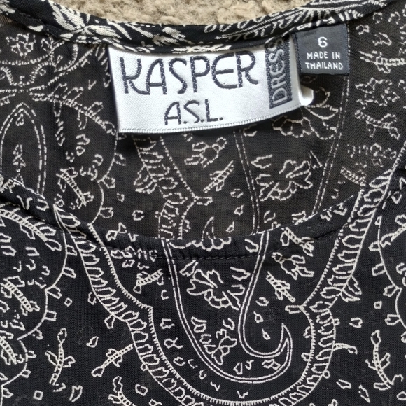 Kasper Vintage Women's 2-Piece Black and Cream Paisley Print Wrap Skirt And Top - Picture 8 of 10